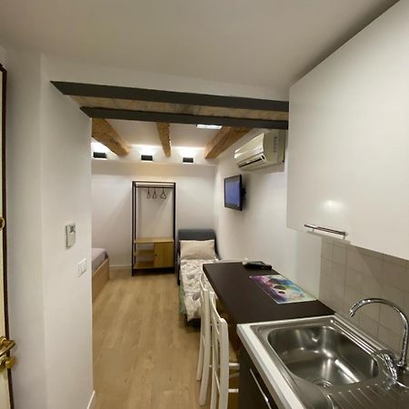 Oasi Central - Appartamento In Pieno Centro Trieste Luaran gambar