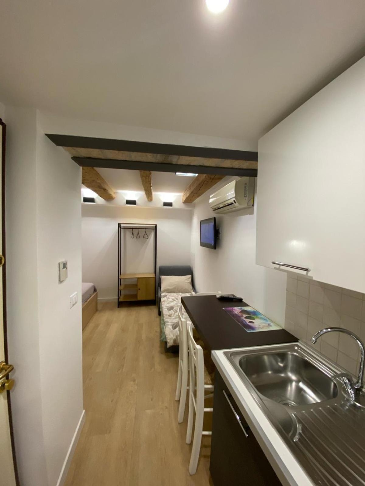 Oasi Central - Appartamento In Pieno Centro Trieste Luaran gambar