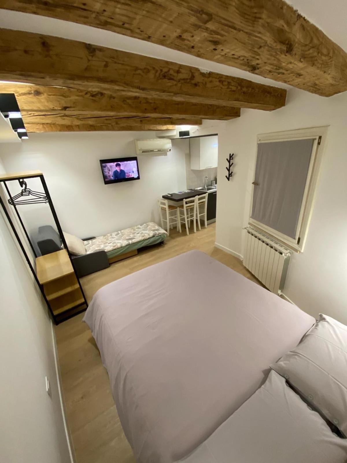 Oasi Central - Appartamento In Pieno Centro Trieste Luaran gambar